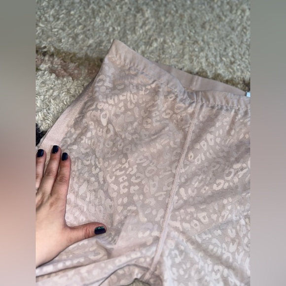 Victoria’s Secret 7/8 High Rise Performance Tight Cheetah Print NWT - Picture 9 of 16